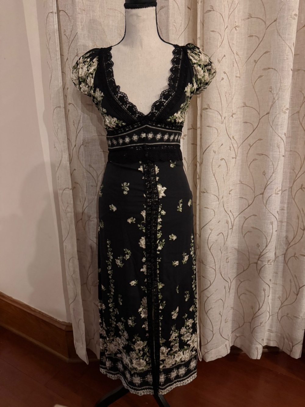 Alice + Olivia Black Free Falling Dress
